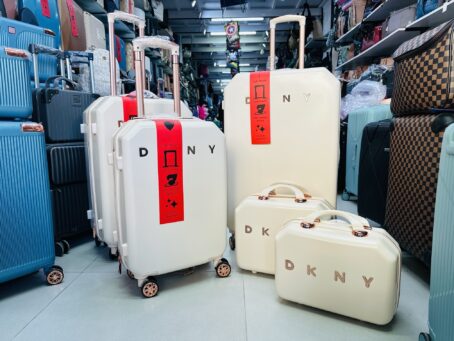⁦حقائب من ماركة (DKNY)⁩ - الصورة ⁦5⁩